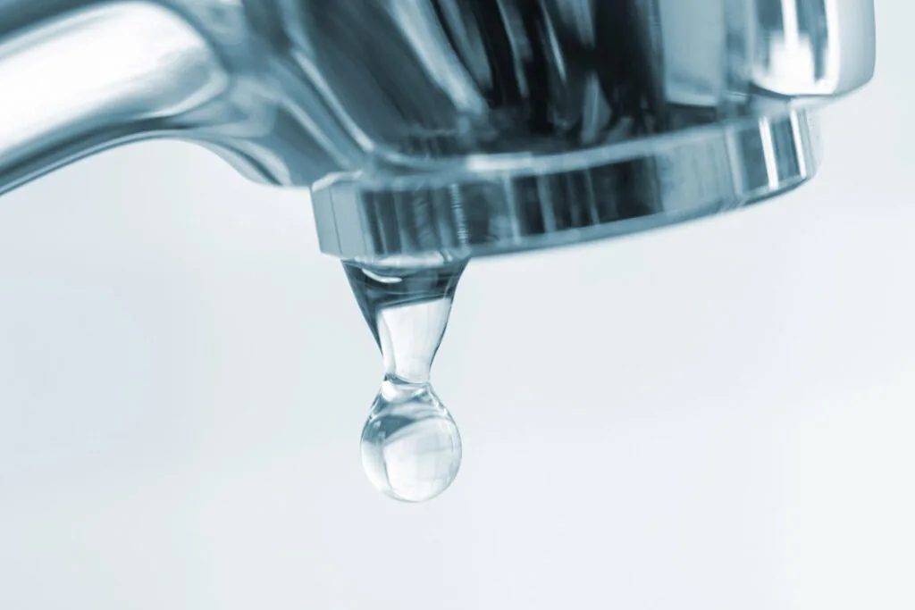 How to reduce your environmental impact at home - Dripping faucet in the kitchen